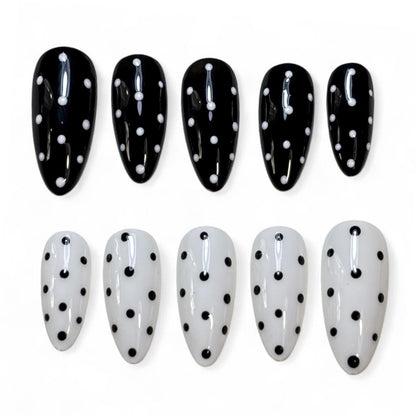 A39 Black And White Polka Dot