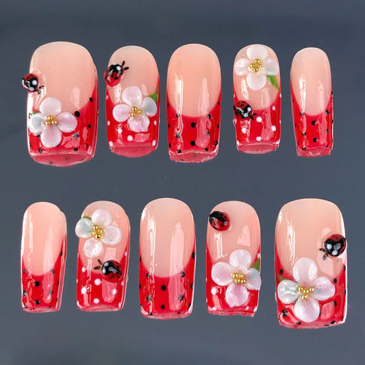 A252 Frechtip Red polka dots